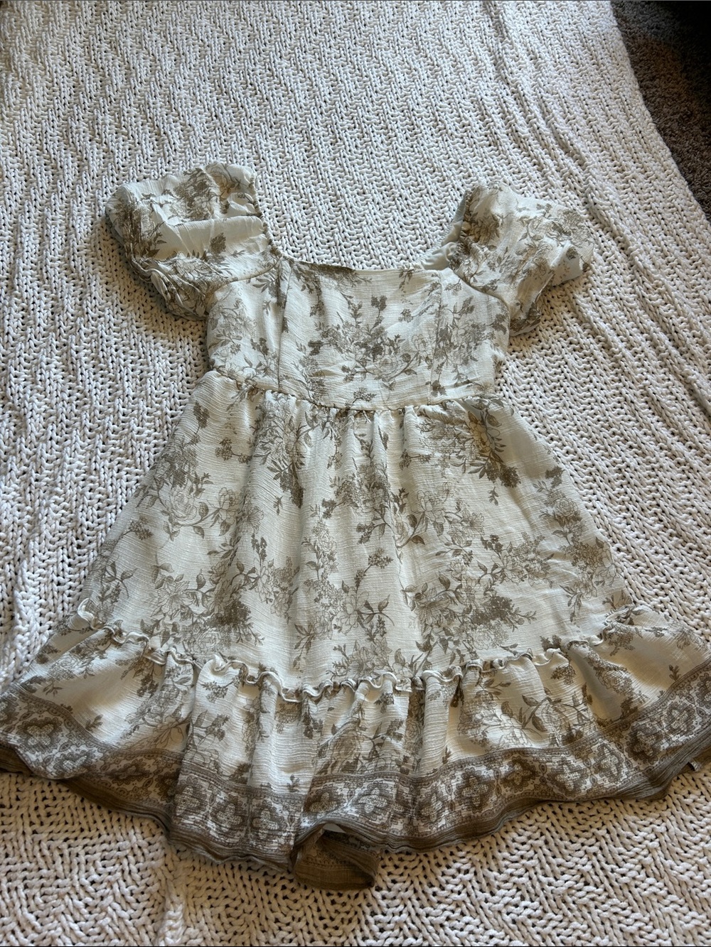 Blu Pepper Cream Floral Puff Sleeve Dress